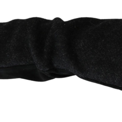 Elegant Mid-Length Wool Gloves in Black