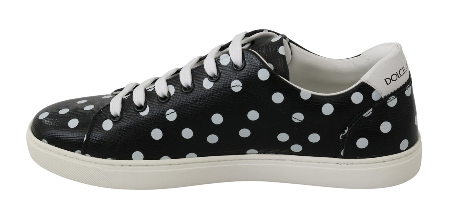 Sneaker in pelle punteggiata a pois nero