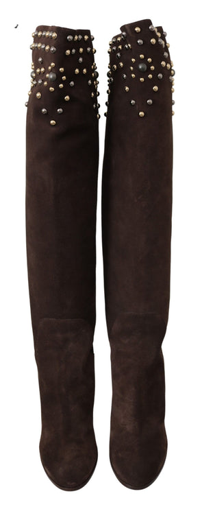 Bottes hautes en daim clouté en marron