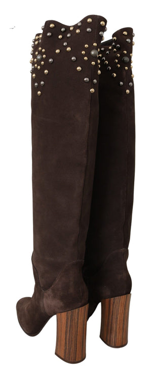 Bottes hautes en daim clouté en marron