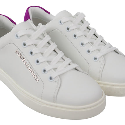 Sneaker chic in pelle bianca con accenti viola