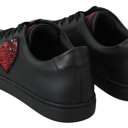 Eleganti sneaker in pelle con accenti rossi