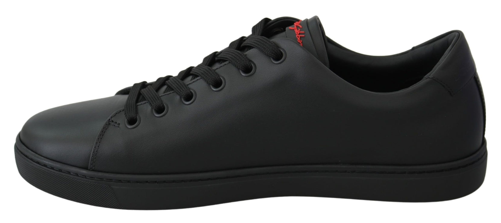 Eleganti sneaker in pelle con accenti rossi