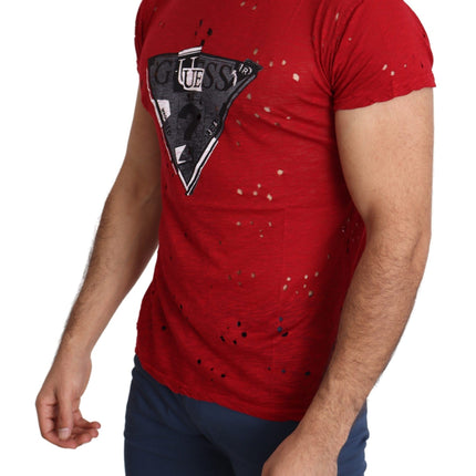 Tee de coton rouge rayonnant parfait pour le style quotidien