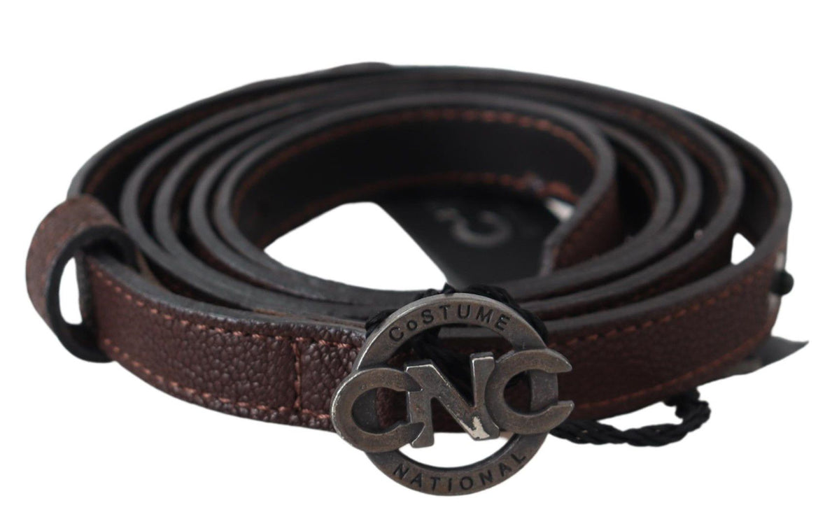 Ceinture en cuir brun élégant avec du matériel rustique