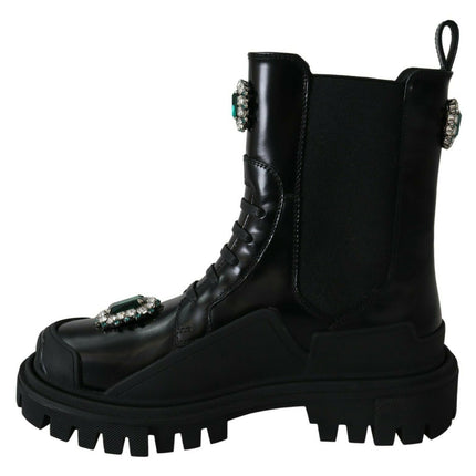 Bottes de combat en cuir noir élégant avec des détails cristallins