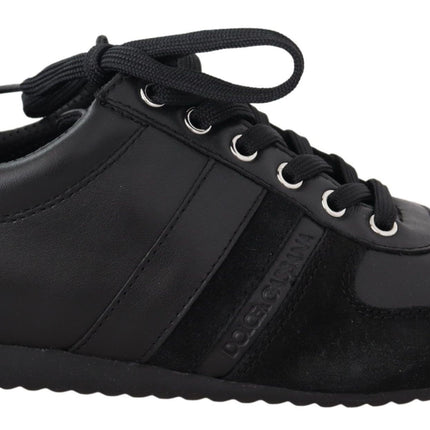 Elegantes zapatillas de deporte deportivo de cuero negro