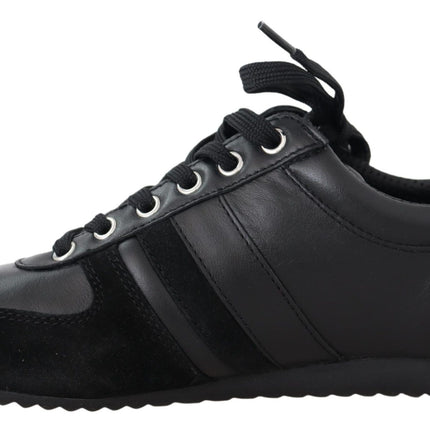 Elegantes zapatillas de deporte deportivo de cuero negro