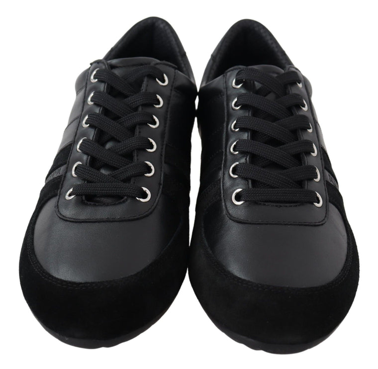 Elegantes zapatillas de deporte deportivo de cuero negro