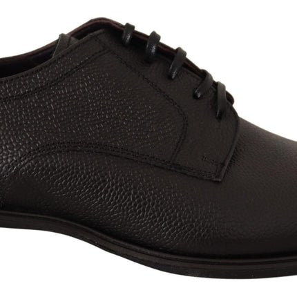 Elegantes zapatos de vestir derby de cuero negro