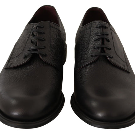 Elegantes zapatos de vestir derby de cuero negro