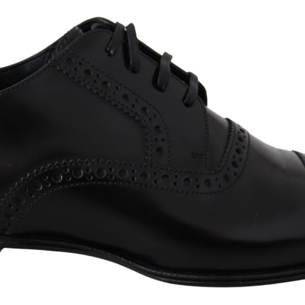 Elegantes zapatos de derby formales de cuero negro