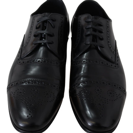 Elegantes zapatos de derby formales de cuero negro