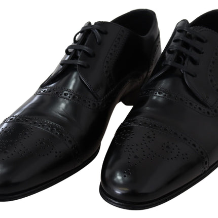 Elegantes zapatos de derby formales de cuero negro