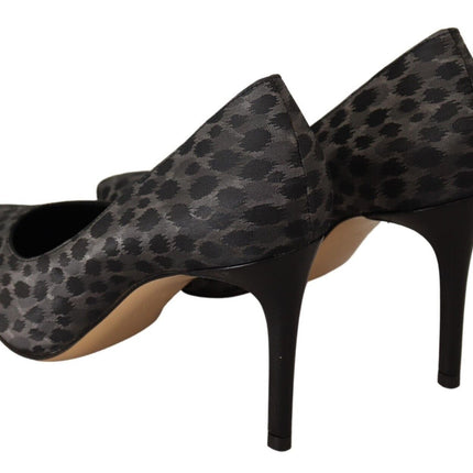 Elegantes tacones de cuero con estampado de leopardo negro