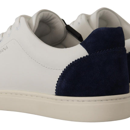 Elegantes zapatillas de cuero blancas y azules bajas