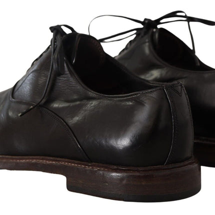 Elegantes zapatos formales de Derby de cuero negro