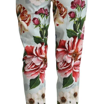 Eleve su elegante con pantalones cónicos florales