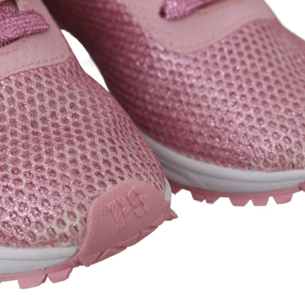 Sneaker chic in polvere rosa ad artigianato