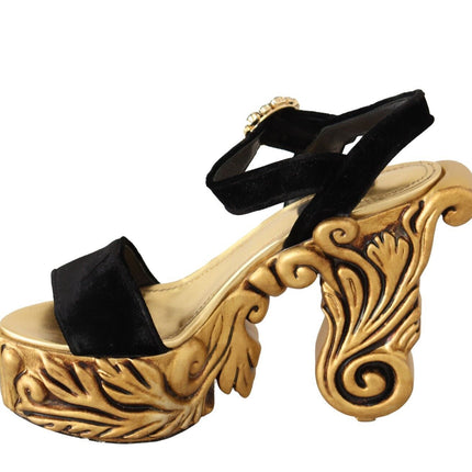 Tacones de terciopelo barroco en negro y dorado