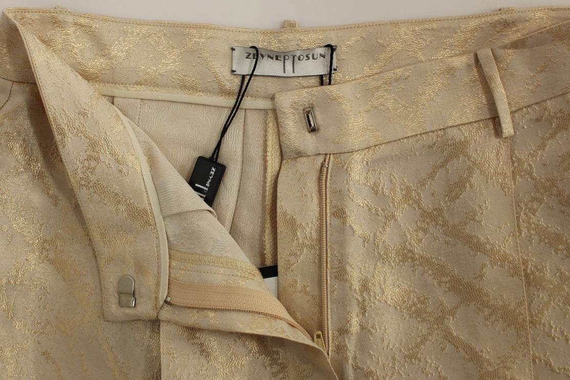 Broccato beige esclusivo sopra i pantaloncini del ginocchio