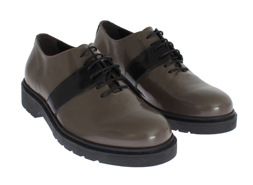 Elegantes zapatos de encaje de cuero marrón gris gris