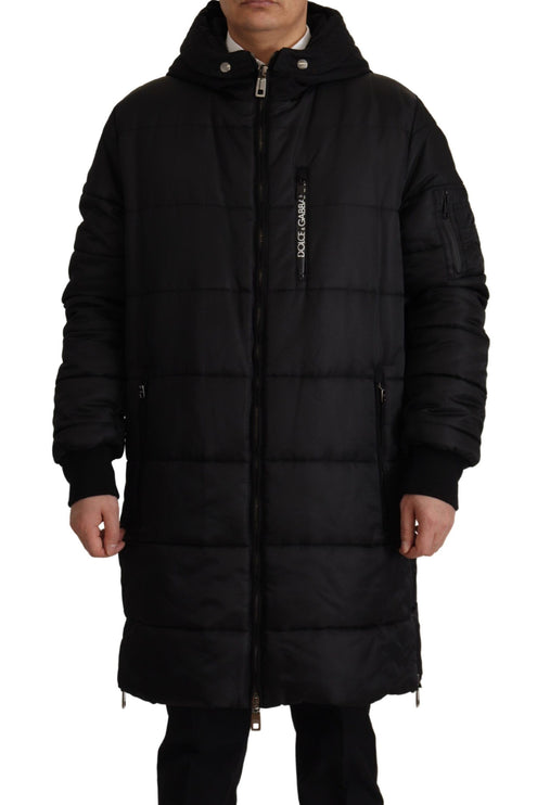 Elegante chaqueta de invierno de parka con capucha negra