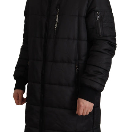 Elegante chaqueta de invierno de parka con capucha negra