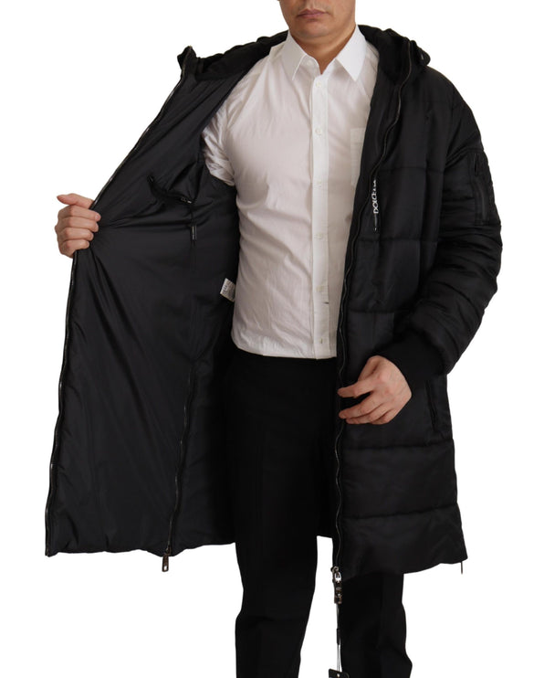 Elegante chaqueta de invierno de parka con capucha negra