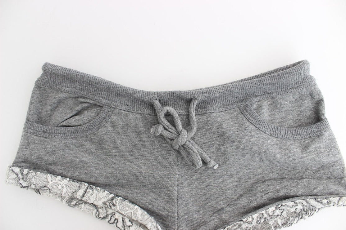 Mini pantaloncini tagliati in pizzo grigio chic