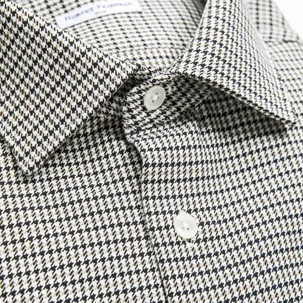 Camisa de algodón de cuello delgado de color beige