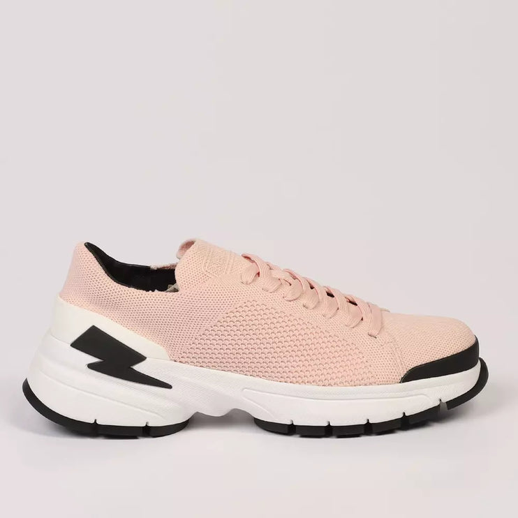 Sneakers de pernos rosa elegantes para hombres conscientes del estilo