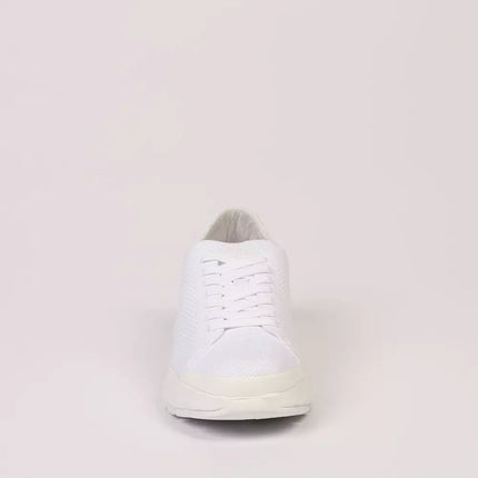 Sneaker a bullone ultra-chic in bianco croccante