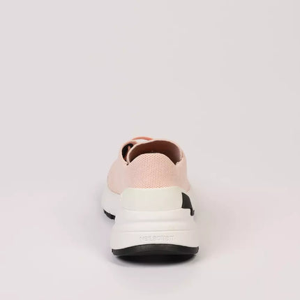 Sneakers de pernos rosa elegantes para hombres conscientes del estilo