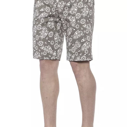 Chique patroon met groene bermuda shorts