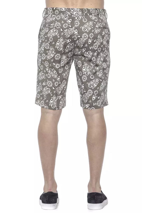 Chique patroon met groene bermuda shorts