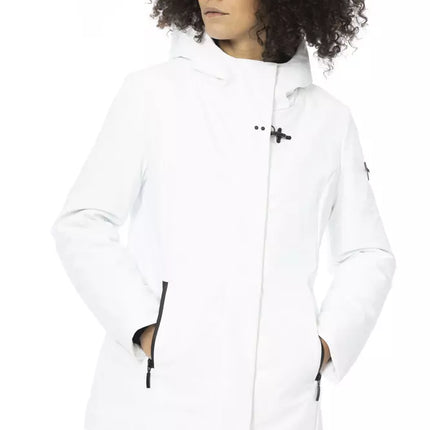 Veste blanche élégante avec capuche réglable