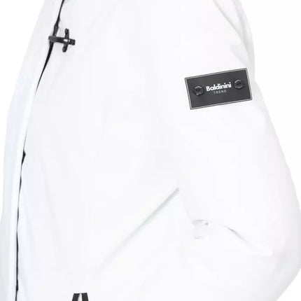 Veste blanche élégante avec capuche réglable