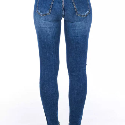 Jeans de mezclilla usados ​​elegantes