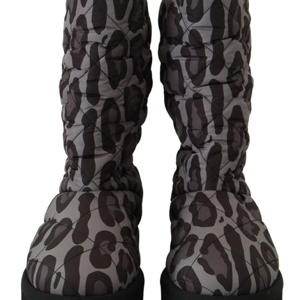 Elegantes botas de ternero de leopardo gris gris