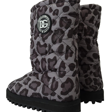 Elegantes botas de ternero de leopardo gris gris