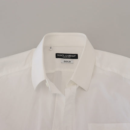 Elegante camisa de vestir blanca delgada