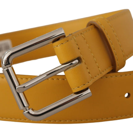 Ceinture en cuir élégante au soleil jaune