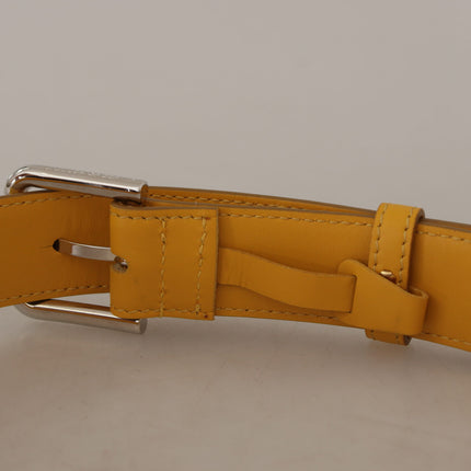 Ceinture en cuir élégante au soleil jaune