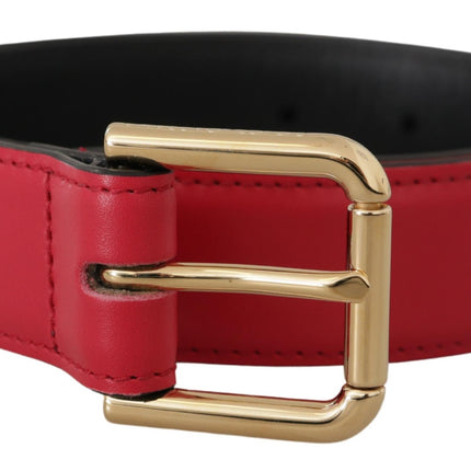 Ceinture en cuir rouge élégante avec boucle dorée