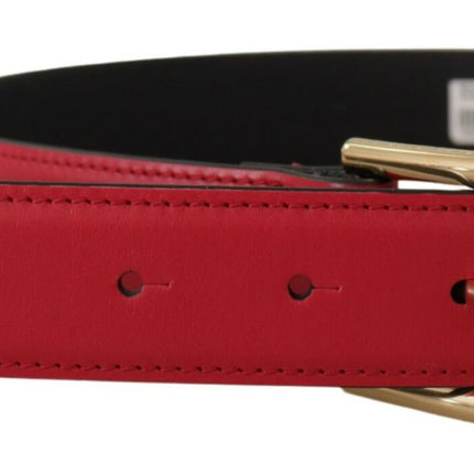 Ceinture en cuir rouge élégante avec boucle dorée