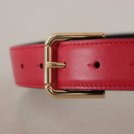 Ceinture en cuir rouge élégante avec boucle dorée