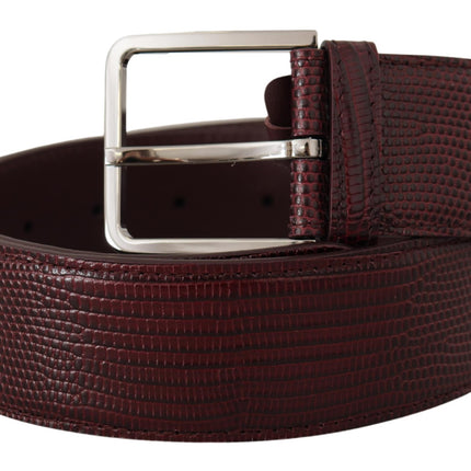 Ceinture en cuir marron élégante avec boucle gravée