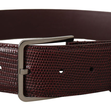 Ceinture en cuir marron élégante avec boucle gravée