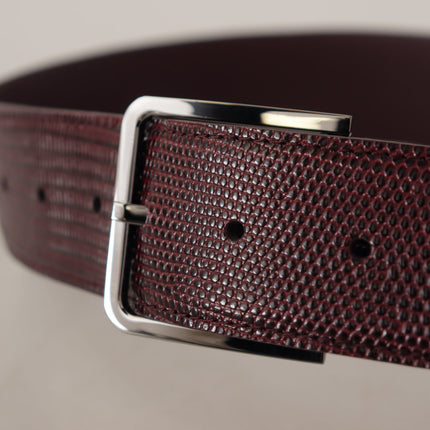 Ceinture en cuir marron élégante avec boucle gravée